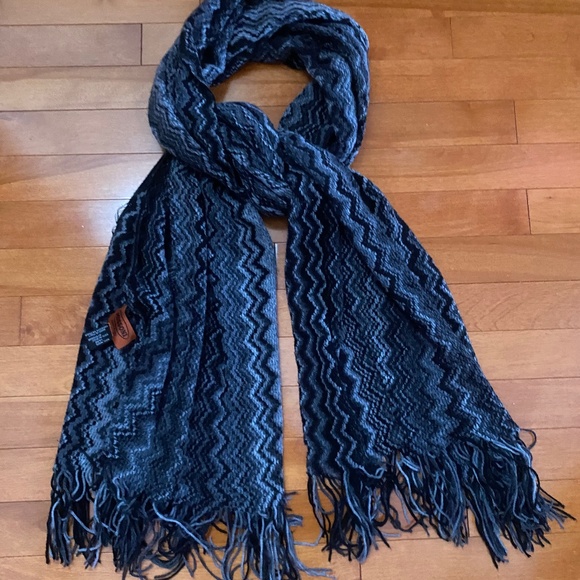Grey Missoni Ladies Scarf - Picture 1 of 3